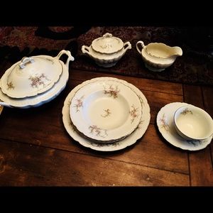 Suzanna fine China by Vogue